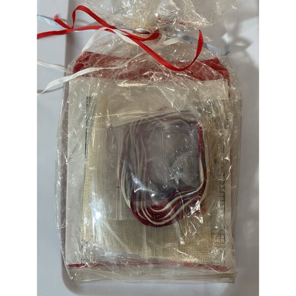 Mill Hill Memorial Heart Charm Flag Patriotic Beaded Embroidery Kit MHMHC Silk - Picture 2 of 3